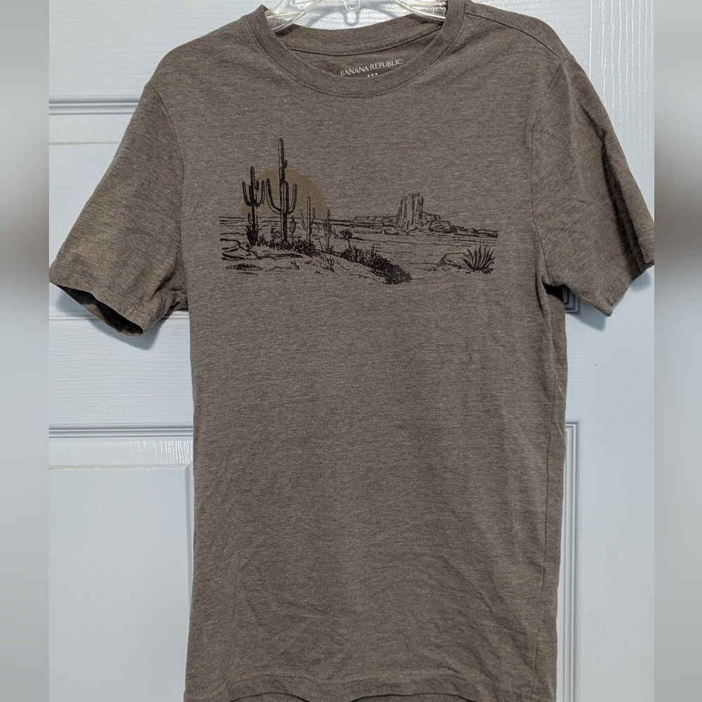 Banana Republic Desert Brown Graphic Print Tee